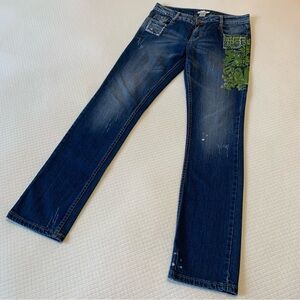 Alberto Makali uniquely designed jeans